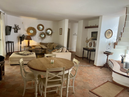 Voir photo 2 annonce V044NG